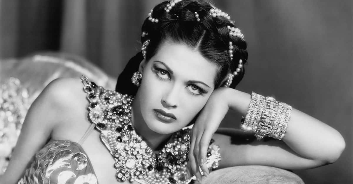 Stunning Facts About Yvonne De Carlo, The Technicolor Queen