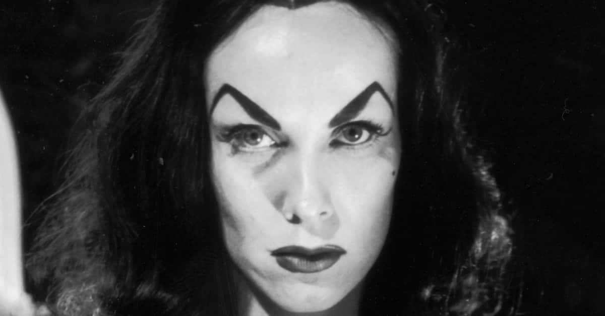 The Real Vampira Lived A Dark And Desperate Life