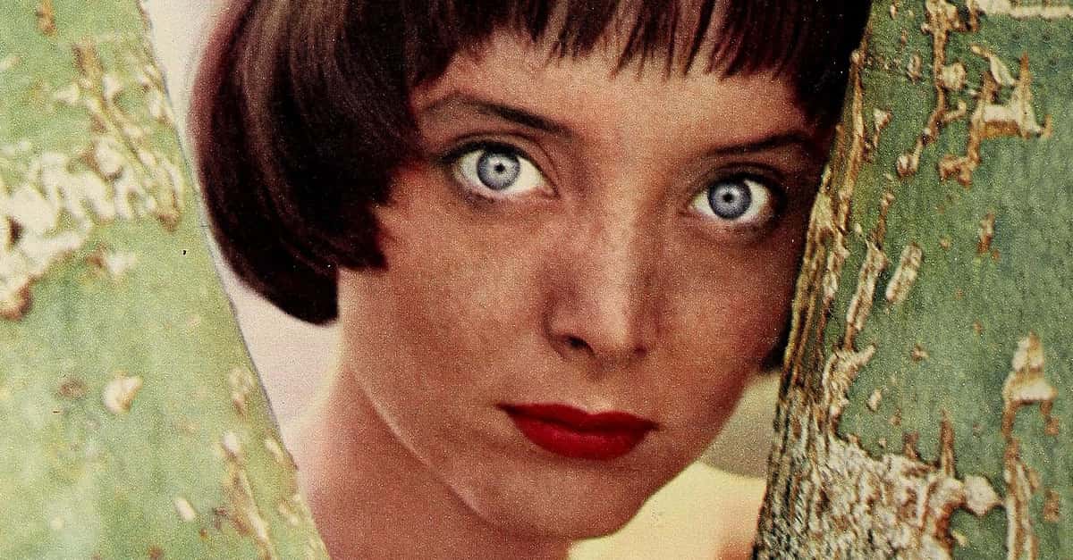 Chilling Facts About Carolyn Jones, Hollywood’s Macabre Icon