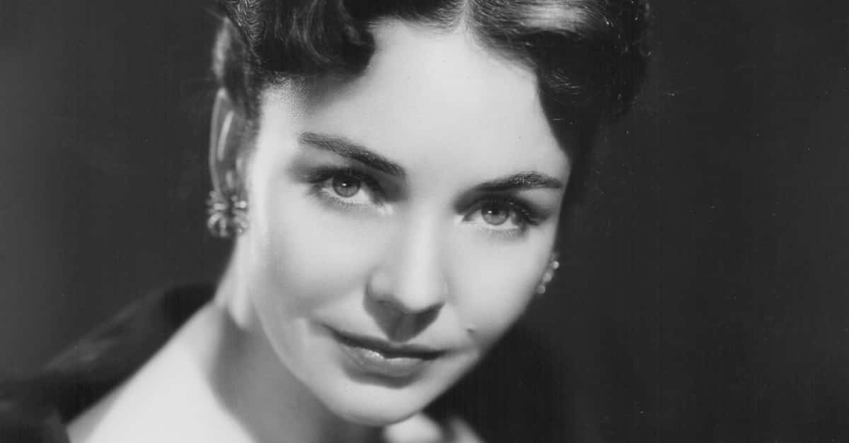 Reluctant Facts About Jennifer Jones, The Unlikely Superstar