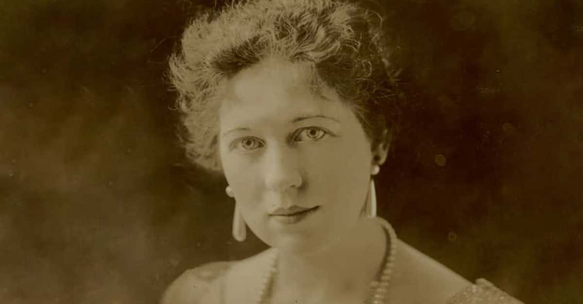 Demented Facts About Lydia Locke, The Scandalous Soprano