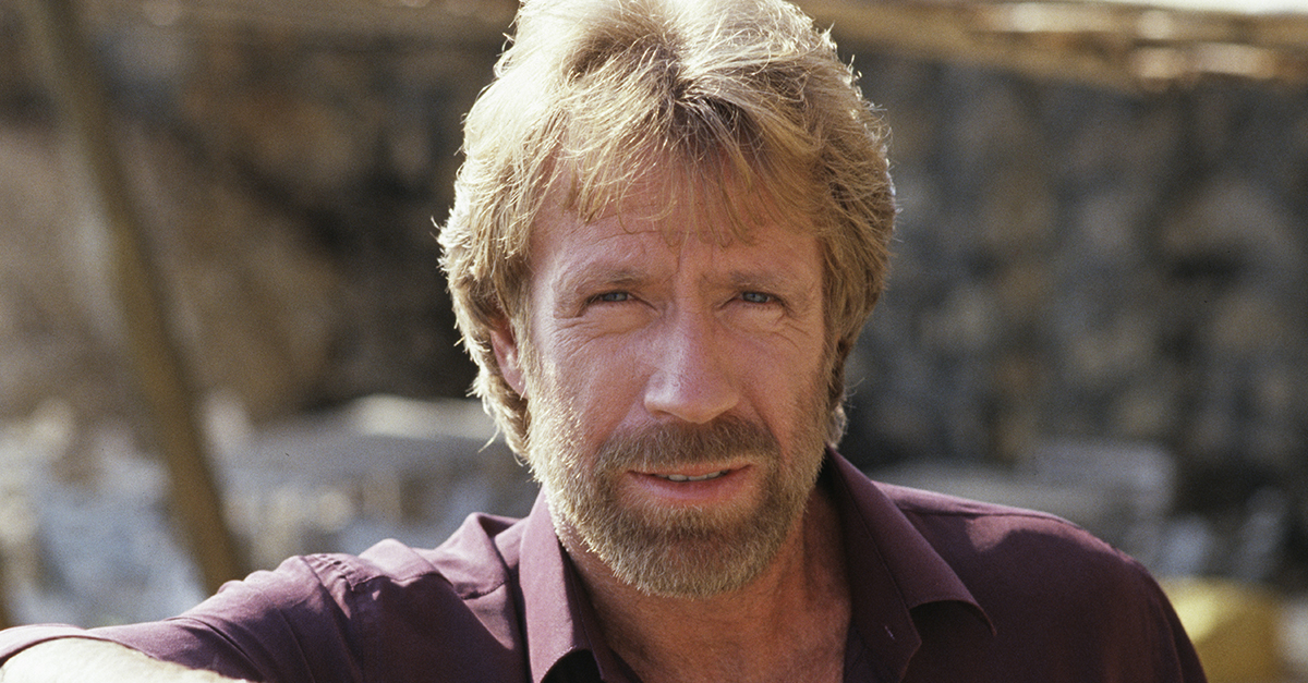 L'acteur américain Chuck Norris fait la promotion du film Pumping Iron a Taormina, le 24 juillet 1985 en Sicile.