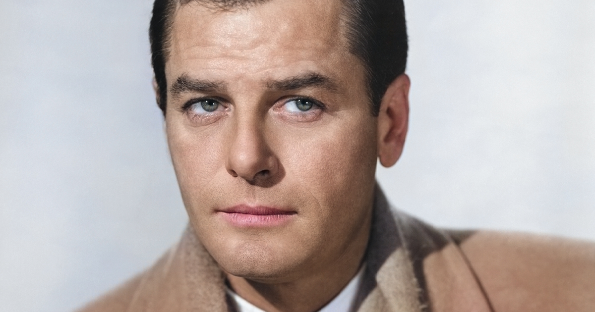 Actor Gig Young posing for a publicity portrait in the 1950's