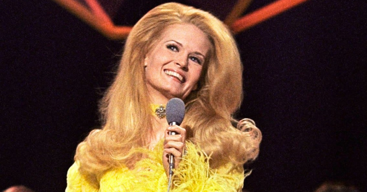 American singer Lynn Anderson performs in front of a studio audience.