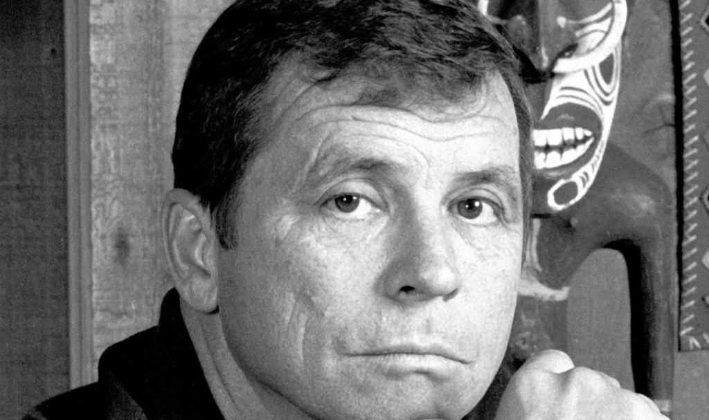 Tom Laughlin took on bullies in “Billy Jack,