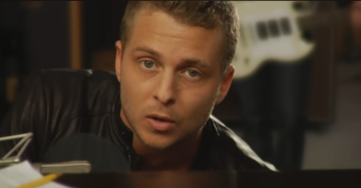 Screenshot from Music video by Timbaland performing Apologize. (C) 2007 Mosley Music/Interscope Records