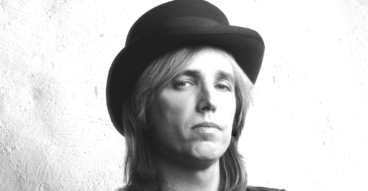 os Angeles - CIRCA 1987: Music legend Tom Petty poses for a portrait in Hollywood, California