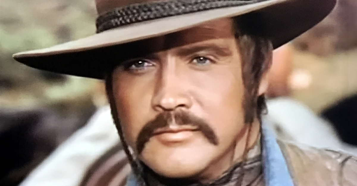 Screenshot of actor Lee Majors as Roy Tate in The Men From Shiloh (1971)