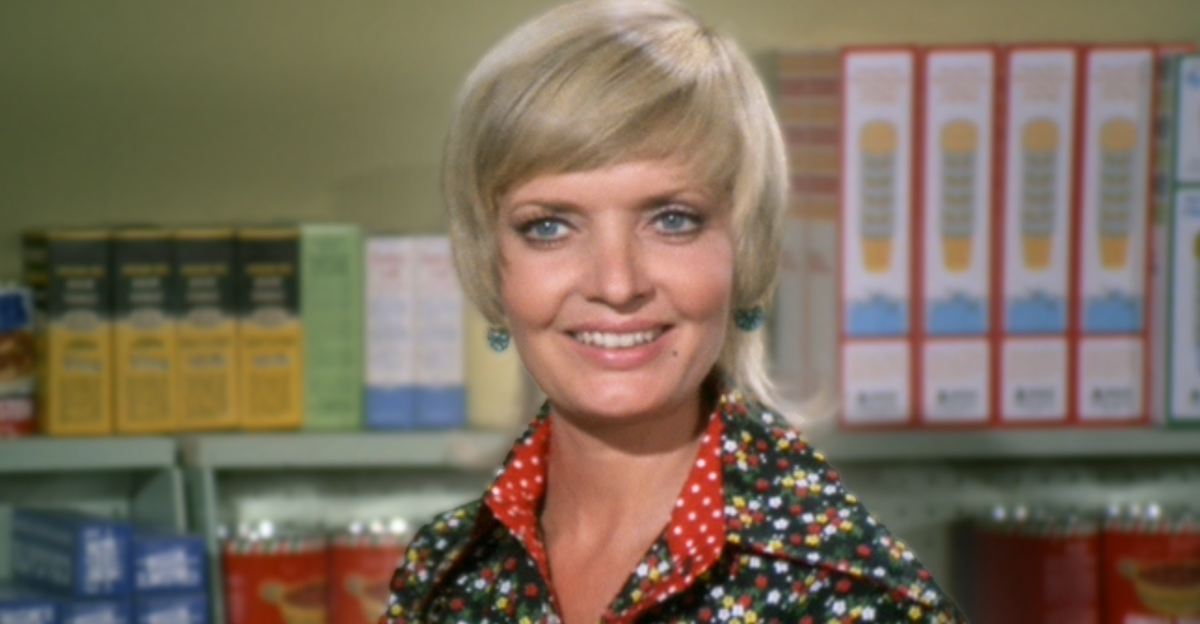 Carol Brady standing in a grocery store, The Brady Bunch, S4E15