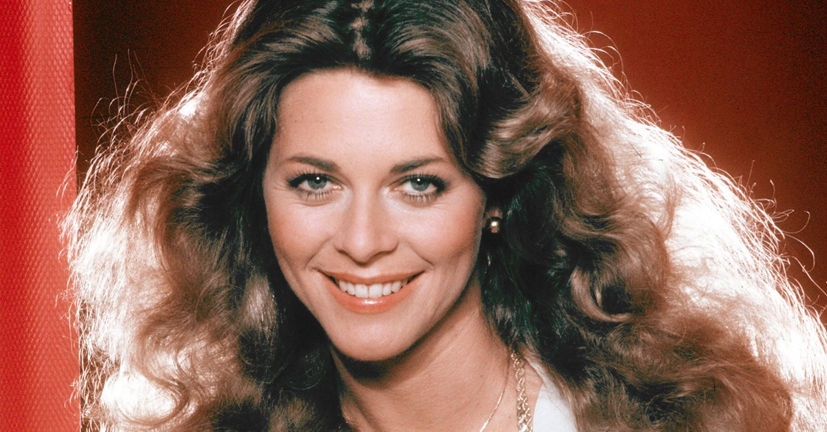 Actress Lindsay Wagner poses for a portrait in 1978 in Los Angeles, California.